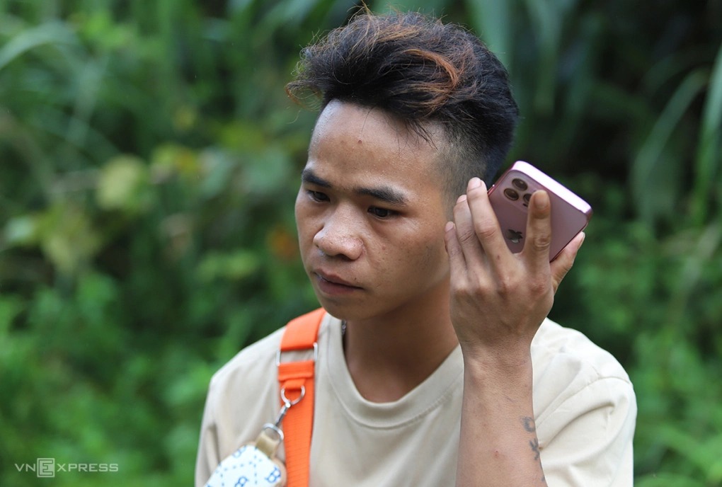 Đi bộ hàng chục km về nhà lo tang lễ cho người thân