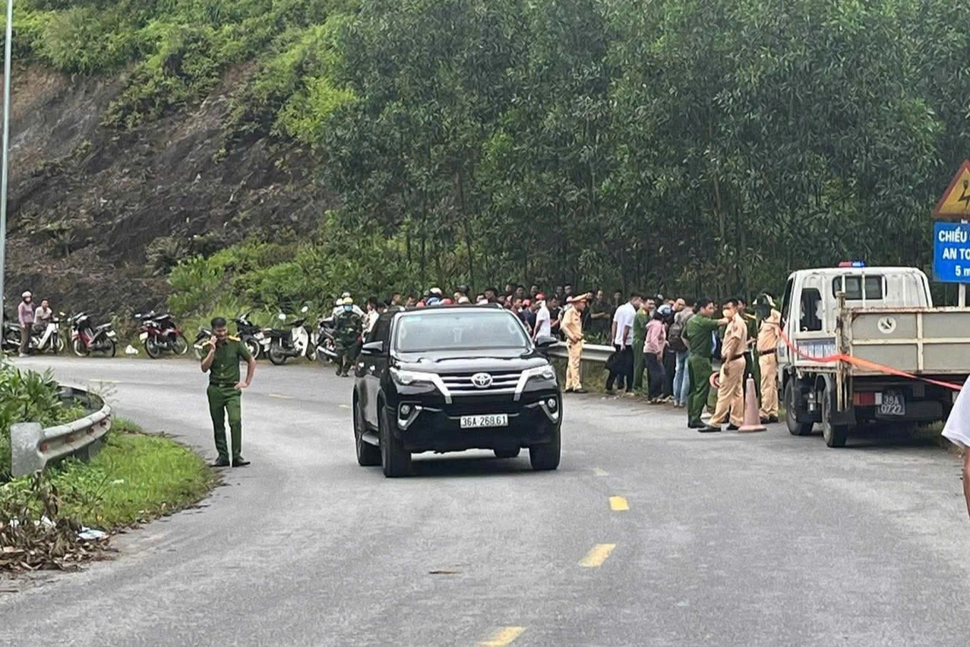 Ngã xe rơi xuống cống, nam thanh niên nằm chồng lên tử thi