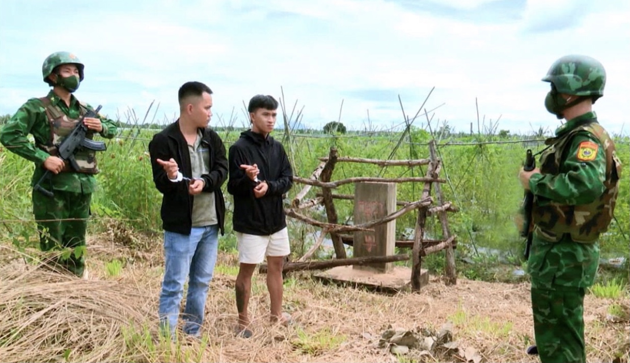 Bắt giữ 2 đối tượng tổ chức đưa người xuất, nhập cảnh trái phép qua biên giới Tây Ninh