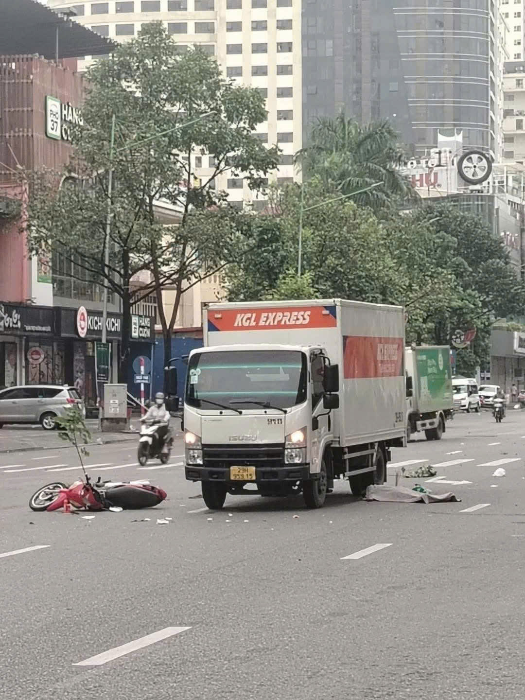 Tai nạn nghiêm trọng trên đường Trần Phú – Hà Đông khiến 1 người tử vong