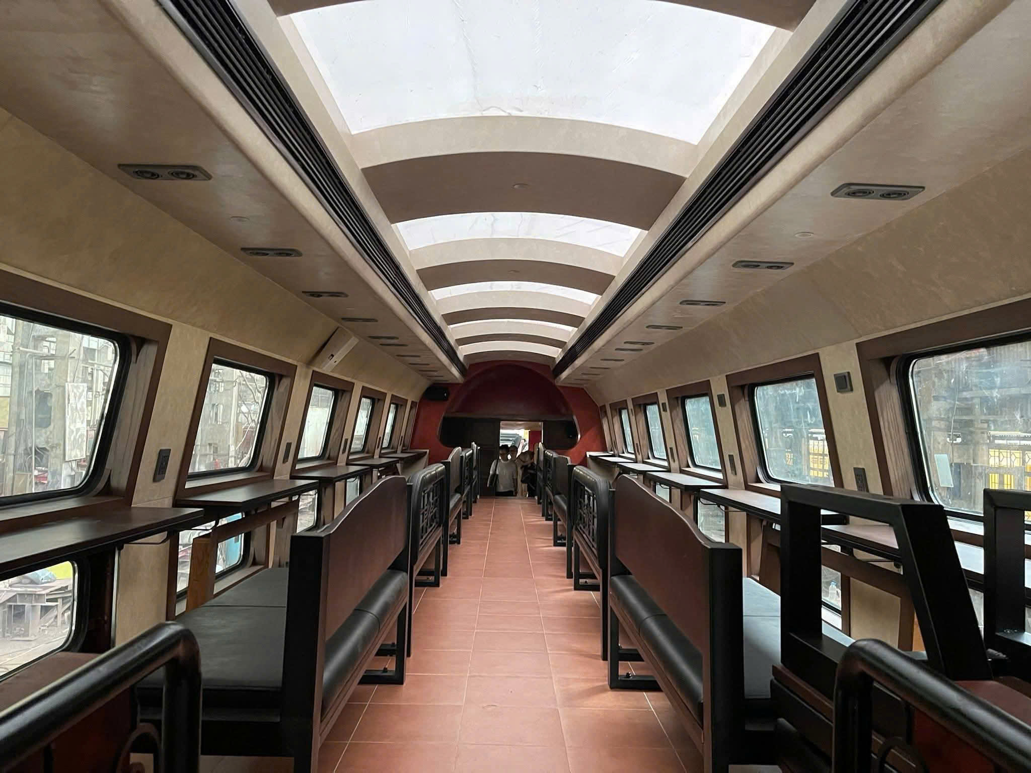 Đoàn tàu 2 tầng “5 cửa ô” lần đầu tiên xuất hiện tại Hà Nội dịp lễ 2/9