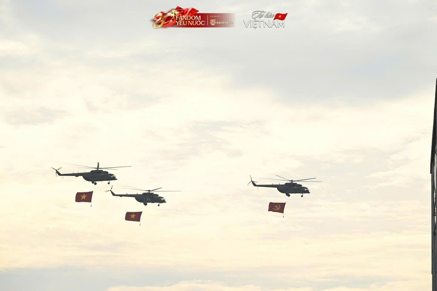 Bầu trời Hà Nội ngay lúc này