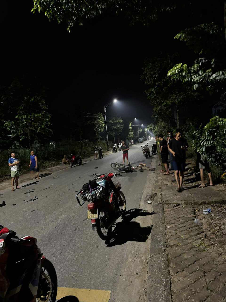 Tai nạn giao thông giữa 2 xe máy tối qua ở Yên Phong