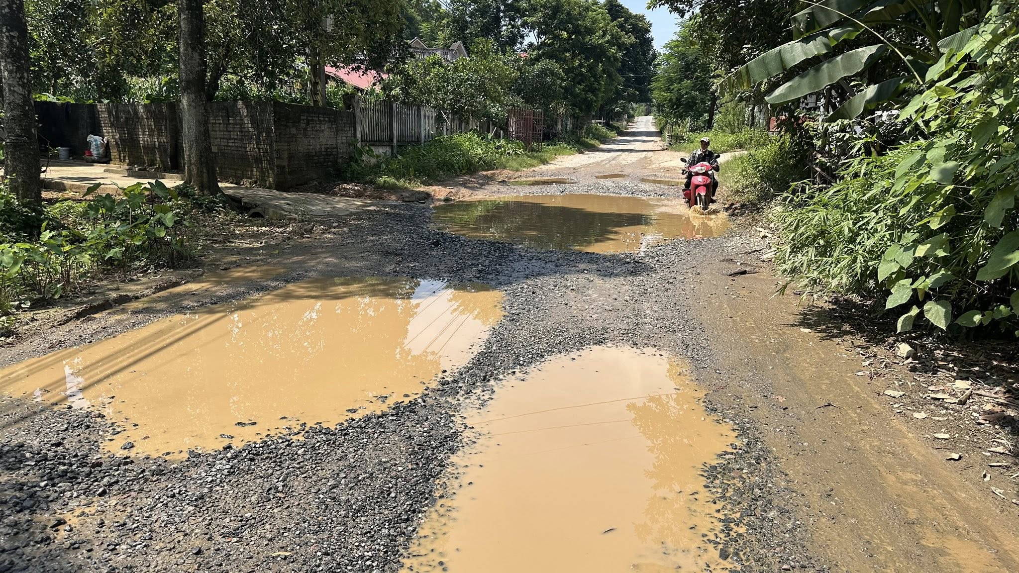 Phú Thọ: Nguy cơ tai nạn từ tuyến đường huyết mạch Văn Miếu-Khả Cửu