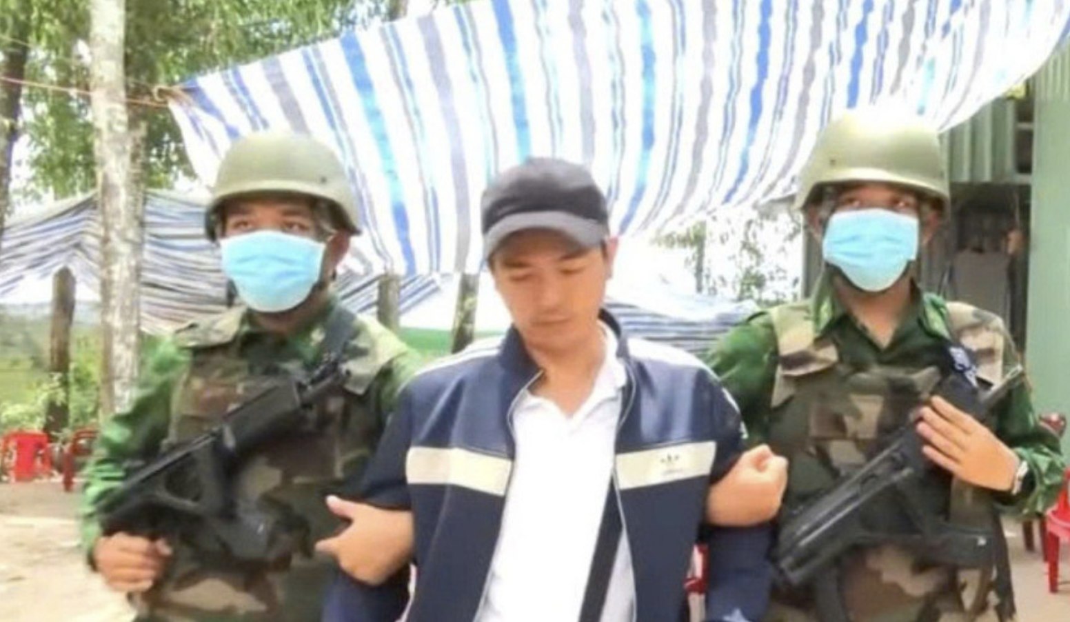 Tây Ninh: Bắt quả tang đối tượng vận chuyển 80.000 USD