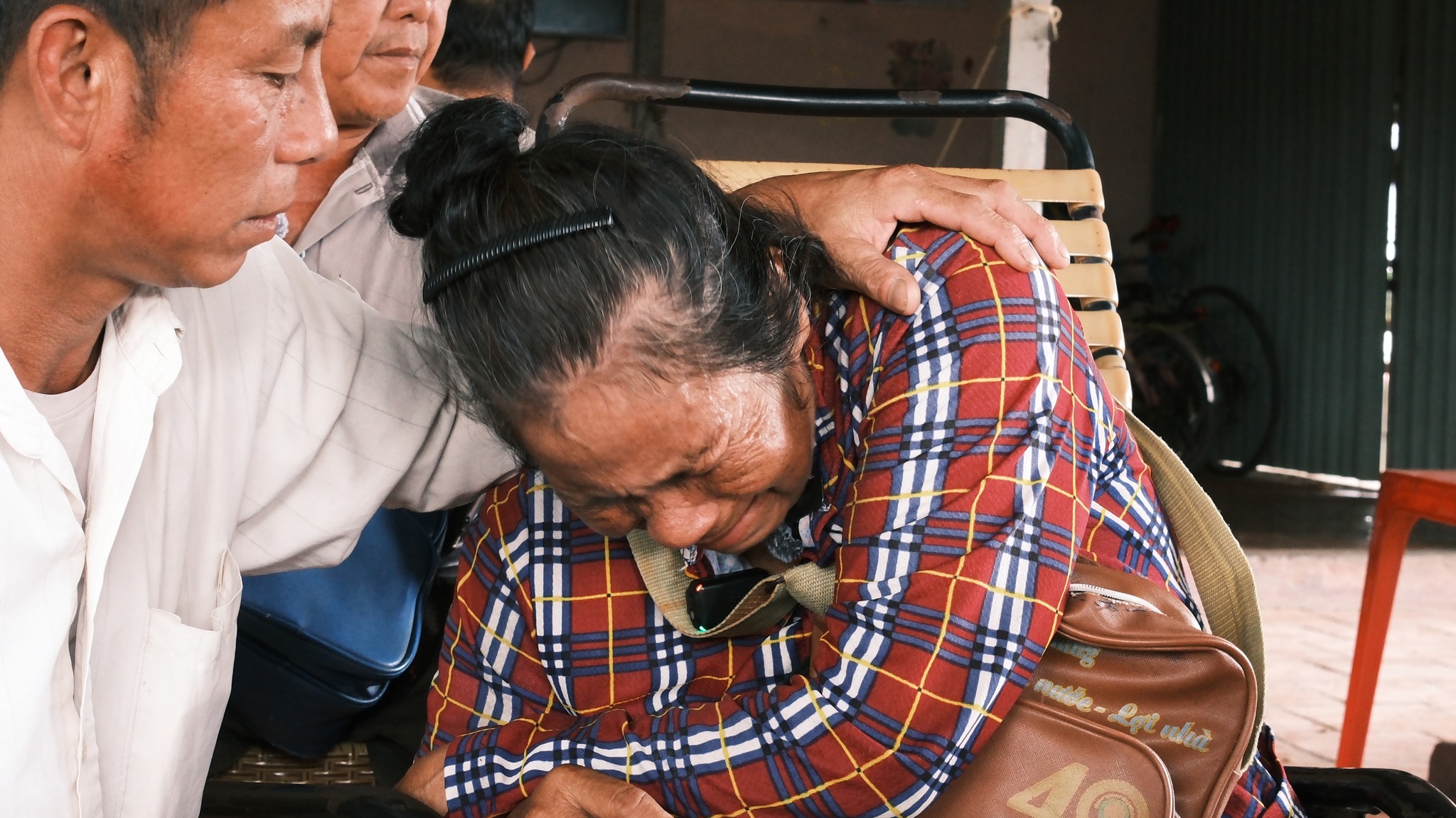 Giây phút 29 năm trốn chạy chồng bạo hành bỏ rơi 4 con được đoàn tụ: “Cuộc đời hay hơn cuốn tiểu thuyết dài tập”