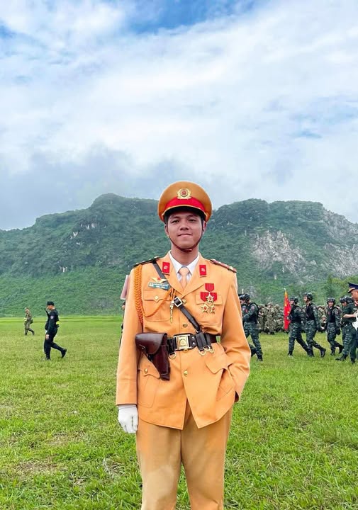 Gia đình ở miền Tây xin nhờ bà con ghi lại hình ảnh của chiến sĩ này