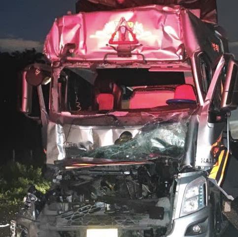 2 xe đầu kéo va chạm trên cao tốc ở Lâm Đồng khiến 1 tài xế tử vong