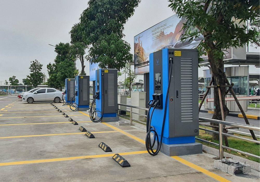 Hà Nội: Rà soát quỹ đất lắp đặt trạm sạc phục vụ chuyển đổi xe điện