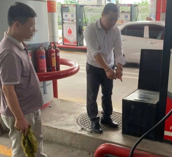 Đổ xăng phóng hỏa căn chung cư ở Hà Nội vì ghen tuông