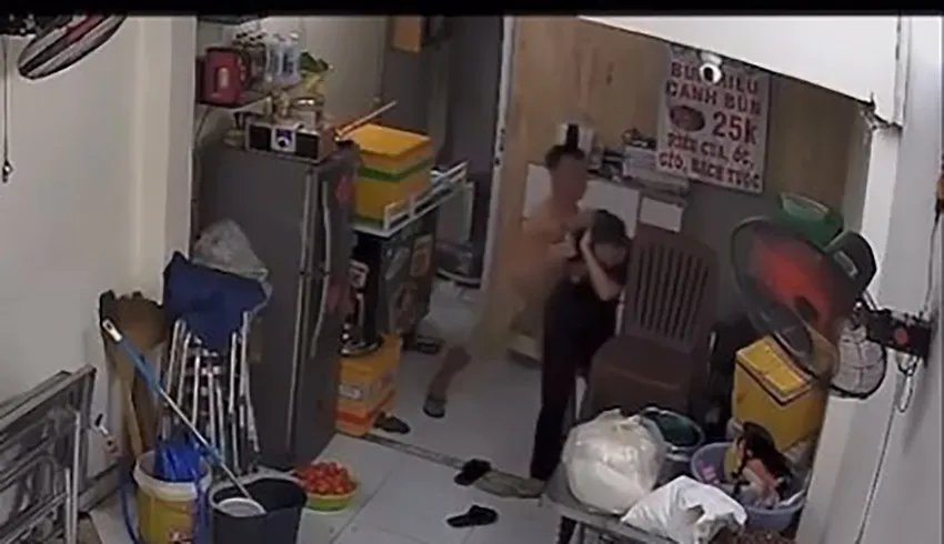 Cô gái thuê mặt bằng bị chủ nhà hành hung giữa ban ngày