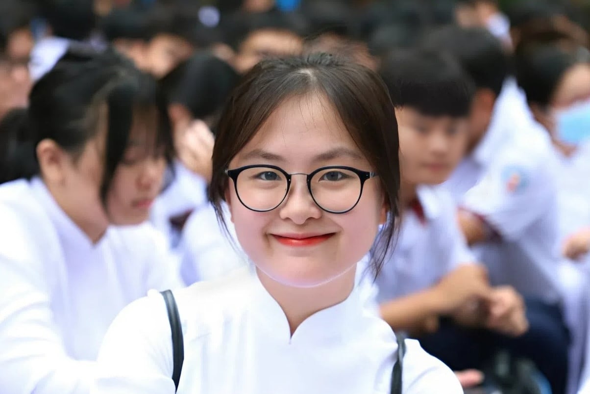 ‘Sốc’ với danh sách đồng phục học sinh hàng chục món đồ hơn 3 triệu đồng