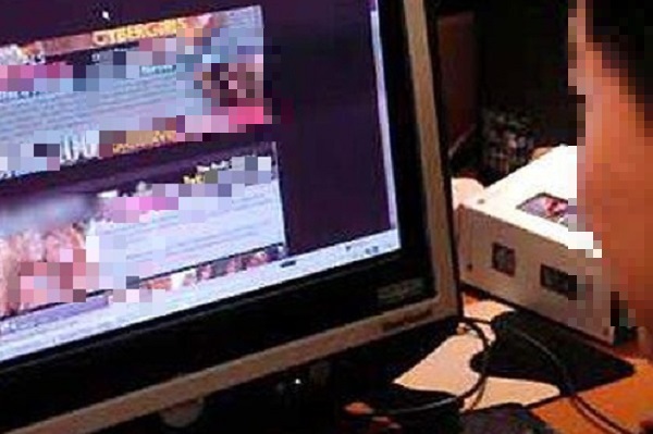 Truy cập vào trang web đen, một người đàn ông ở Hà Nội bị chiếm đoạt gần 2 tỷ đồng