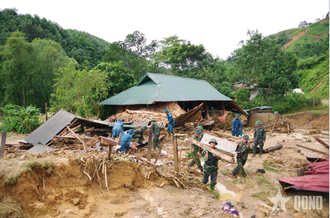 CHƯA KHẮC PHỤC XONG BÃO SỐ 5 THÌ MỘT CƠN BÃO KHÁC LẠI TIẾP TỤC ĐỔ BỘ VÀO MIỀN TRUNG