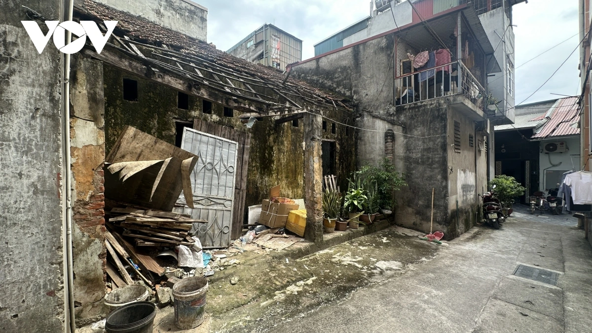 Hàng trăm hộ dân ven sông Đáy sống khổ sở vì không được xây nhà mới dù đất có sổ đỏ