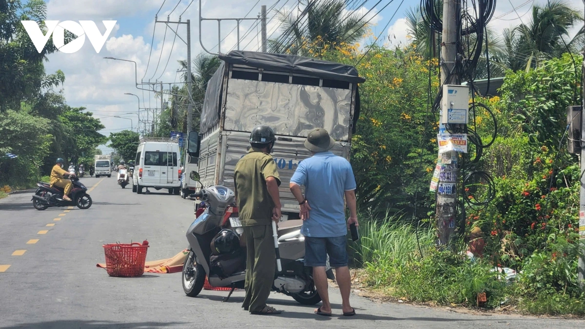 Xe mô tô tông vào đuôi xe tải, một người tử vong ở Đồng Tháp