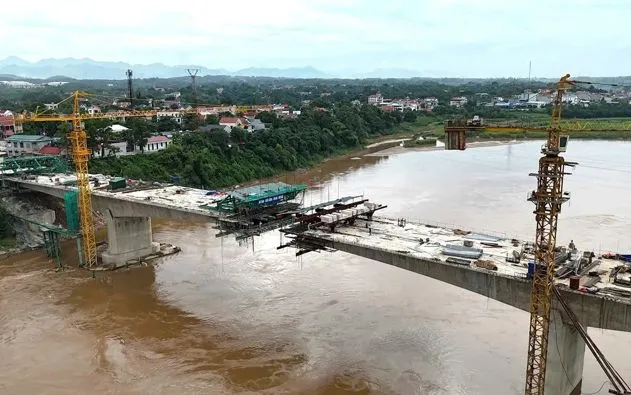 Cầu Phong Châu mới sẽ được hợp long vào đúng dịp Quốc khánh