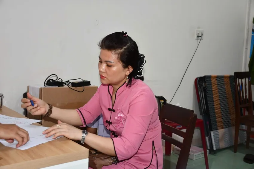 Bắt bảo mẫu ném bé trai 14 tháng tuổi xuống nền gạch gây chấn thương sọ não