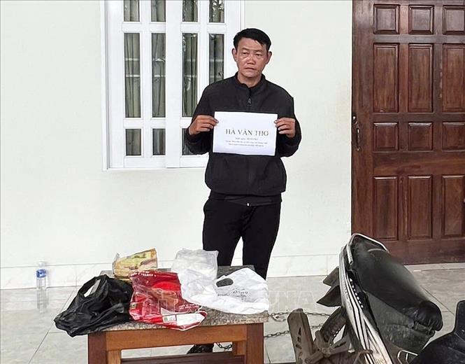 Bắt đối tượng vận chuyển 1kg ma túy tổng hợp dạng đá