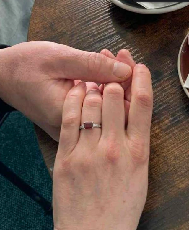 Vụ khách Tây rơi nhẫn, người dân đổ xô tìm giúp ở Huế: Bất ngờ giá trị thật của chiếc nhẫn