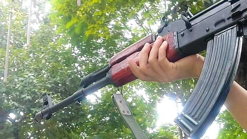 Truy tố đối tượng nghiện ma tuý, bắn súng AK trong phòng trọ