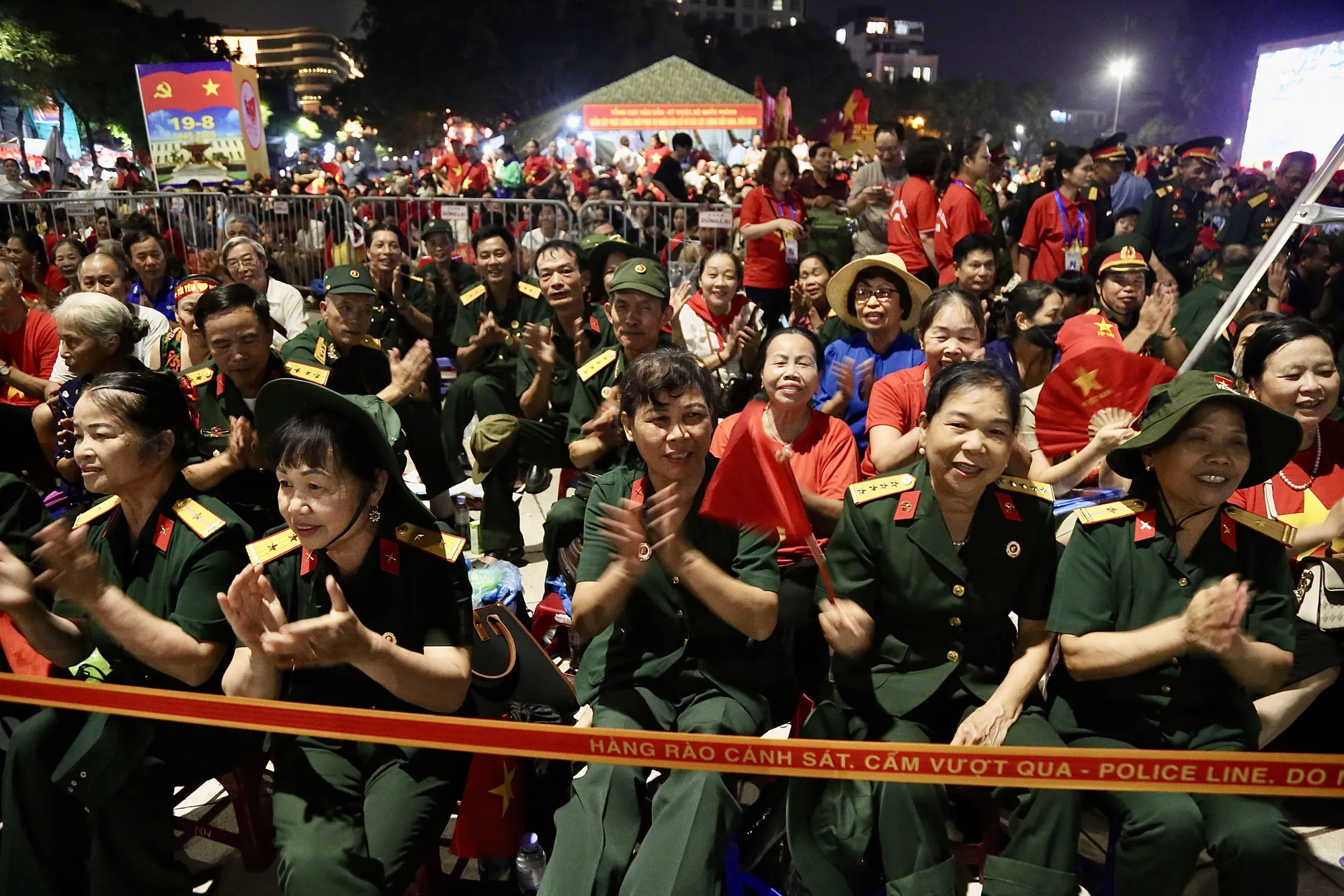 ‘Đêm trắng’ của hàng triệu trái tim hồi hộp chờ những bước chân tổng duyệt A80