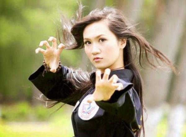 Con gái đất võ mang tiếng “cầm roi gí chồng” nhưng thực tế lại “ngoan nhất nhì”