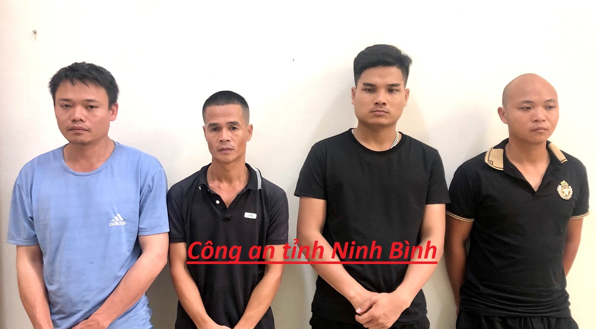 Công an xã Yên Khánh, tỉnh Ninh Bình bắt quả tang 4 đối tượng đánh bạc bằng hình thức đánh liêng