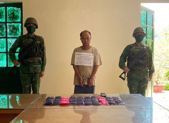 Bắt giữ đối tượng người nước ngoài vận chuyển 6.000 viên ma túy tổng hợp