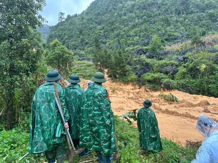 Sạt lở vùi lấp 4 người ở Lũng Cú