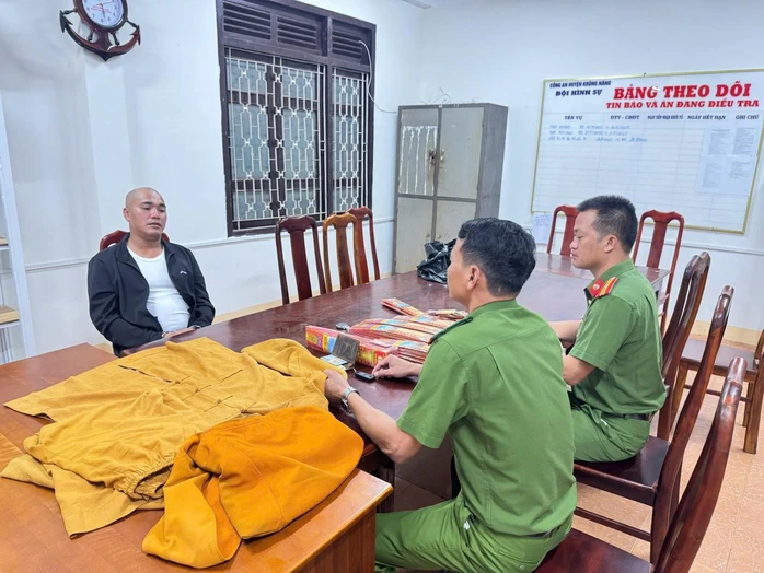 Giả danh nhà sư “làm phép, đuổi vong” để chiếm đoạt tài sản