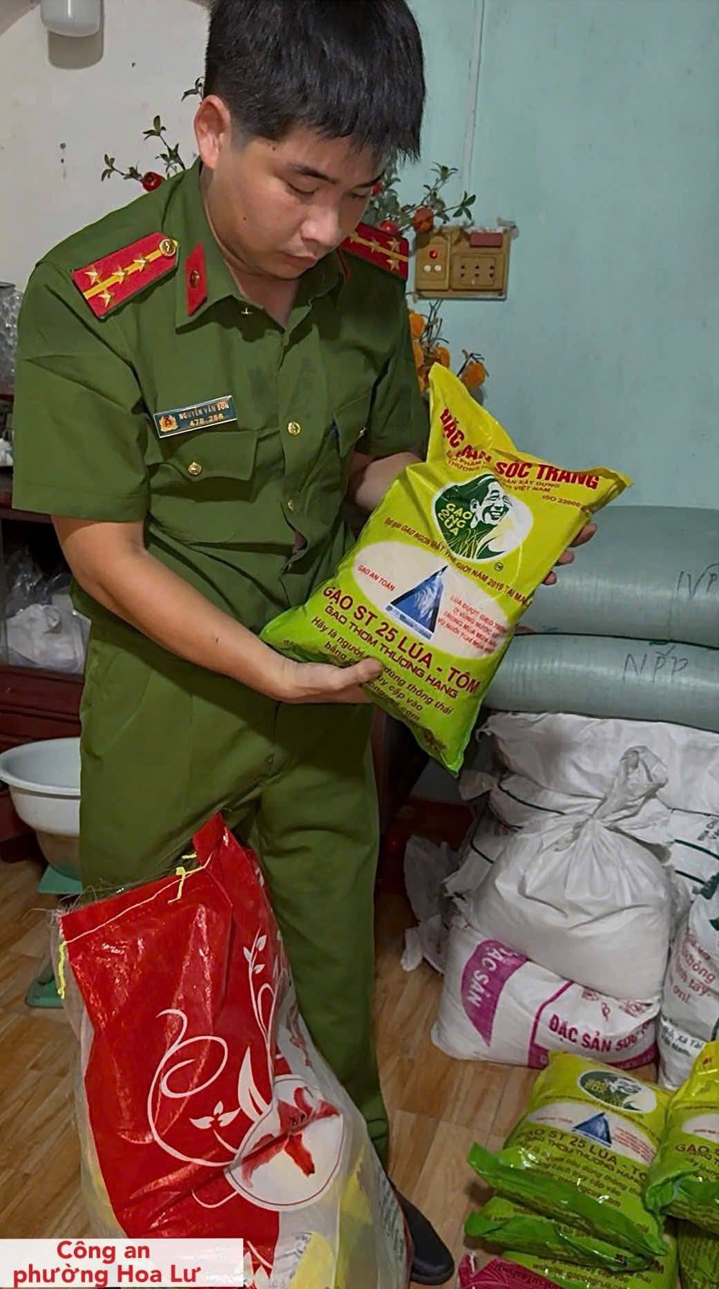 CÔNG AN PHƯỜNG HOA LƯ BẮT GIỮ VỤ SẢN XUẤT, BUÔN BÁN GẠO GIẢ THƯƠNG HIỆU ST25 – ÔNG CUA