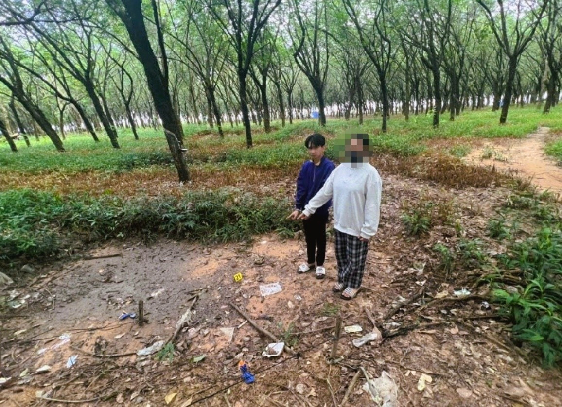 Bé gái 12 tuổi bị bạn trai quen qua mạng hiepdam nhiều lần