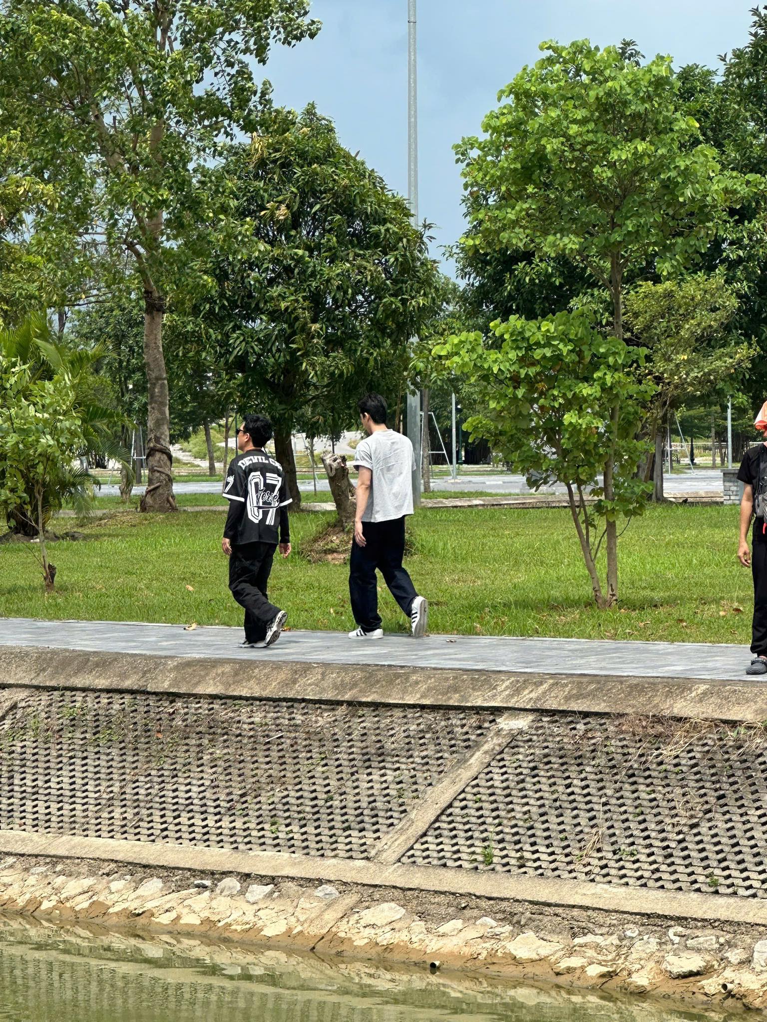 Hiếu Thứ Hai: Đã Có Mặt Tại Đền Lý Thường Kiệt Tam Giang – Giờ Qua Vẫn Đú Idol Kịp Nhé