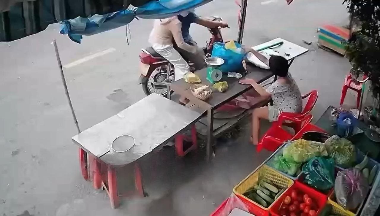 Tây Ninh: Đau lòng cặp đôi cướp giật điện thoại của người tàn tật