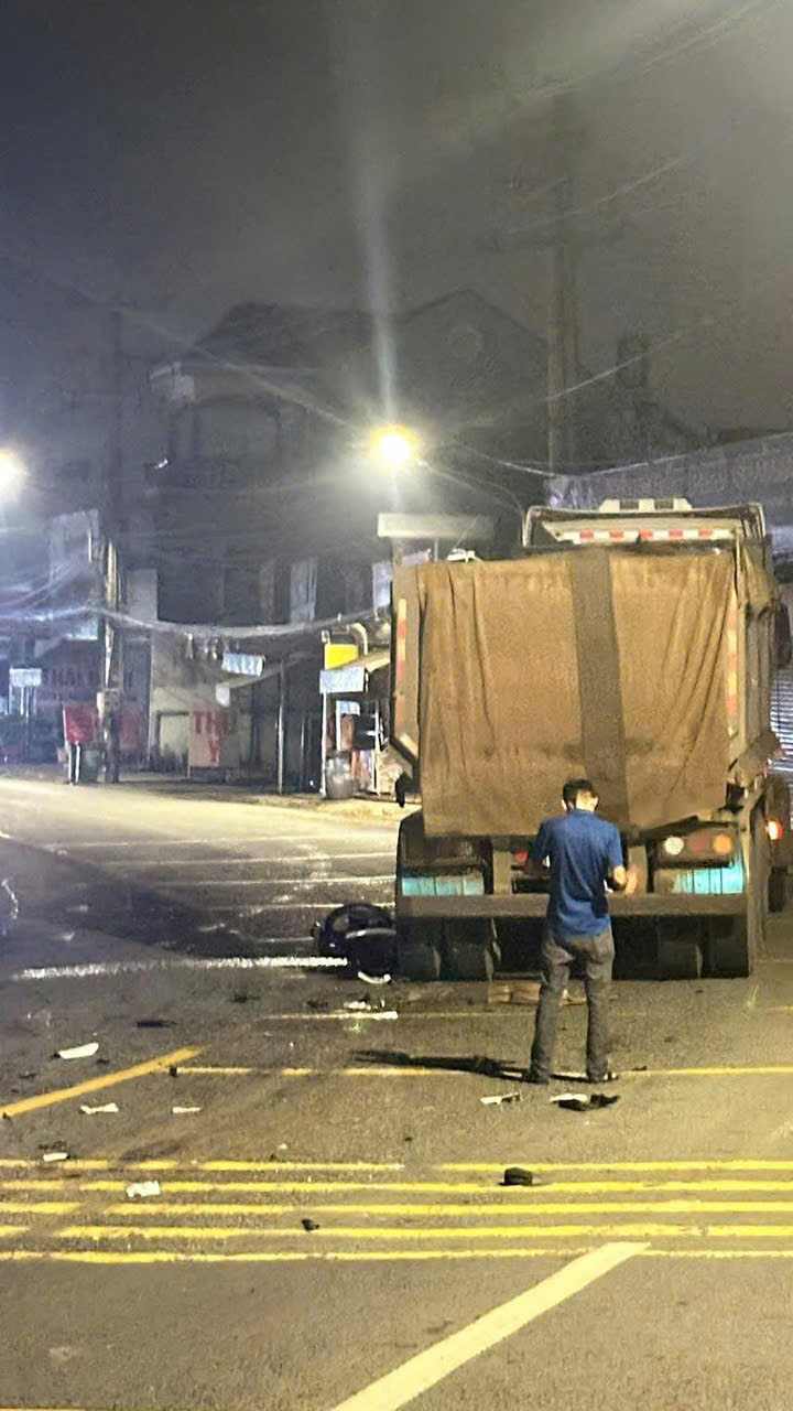 Tai nạn thương tâm vào khuya rạng sáng nay giữa xe been và xe máy người đi xe máy không qua khỏi tại chỗ, đoạn ngay cua Phước Thiền