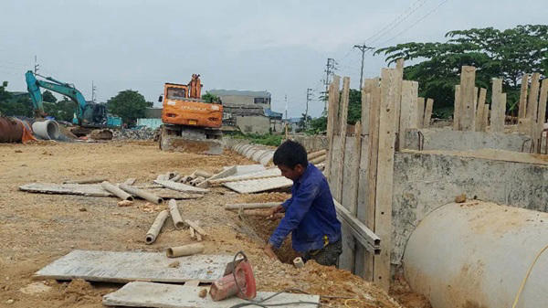 Quốc lộ 6 thi công chậm, dân khổ vì ùn tắc