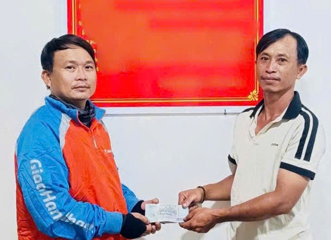 Nhặt 30 triệu đồng, người đàn ông ở Tây Ninh nhờ công an tìm trả lại chủ