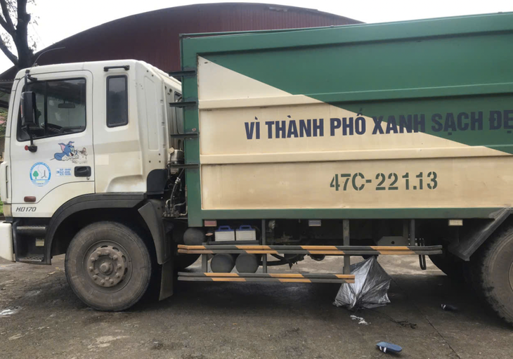 Xe vào trường chở rác tông chết 1 học sinh