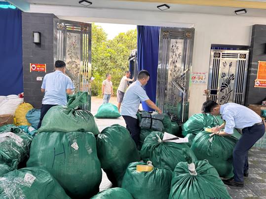 Ninh Bình: Xử phạt 45 triệu đồng đối với cơ sở kinh doanh quần áo không rõ nguồn gốc, xuất xứ