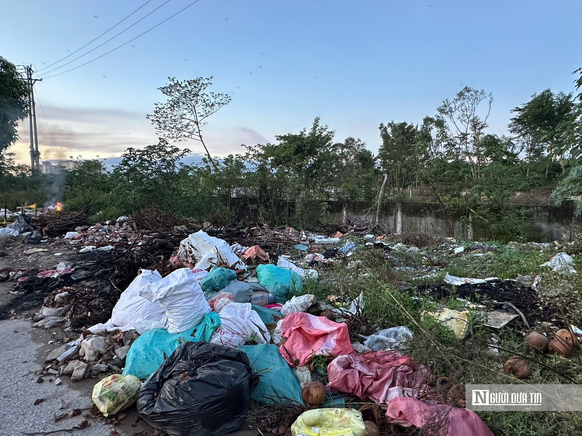 Nghệ An: Rác “tấn công” phố phường, người dân sống trong mùi hôi nồng nặc