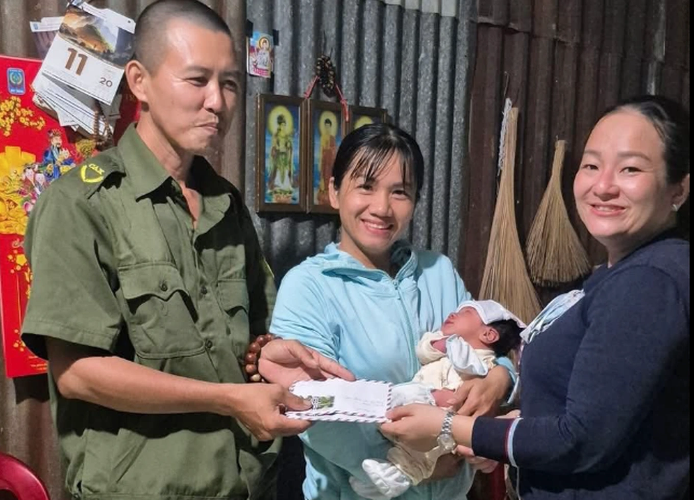 Bé một ngày tuổi bị bỏ rơi vì mẹ “còn đi học, lỡ dại”