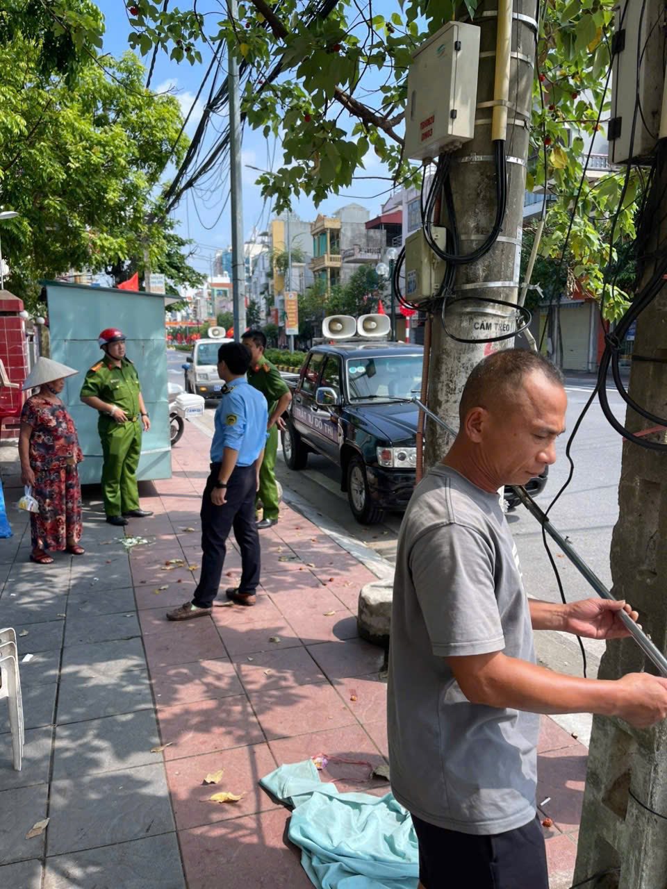 Công an phường Thái Bình, tỉnh Hưng Yên tuyên truyền đảm bảo TTATGT  trên địa bàn phường