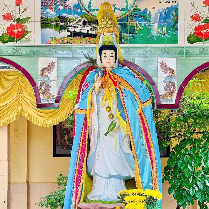 Đến chùa Phước Kiển Đồng Tháp chiêm ngưỡng sen vua khổng lồ độc lạ