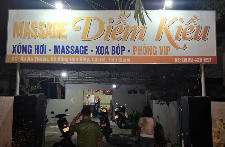 Công an xã Cái Bè bắt quả tang cơ sở maidam trá hình