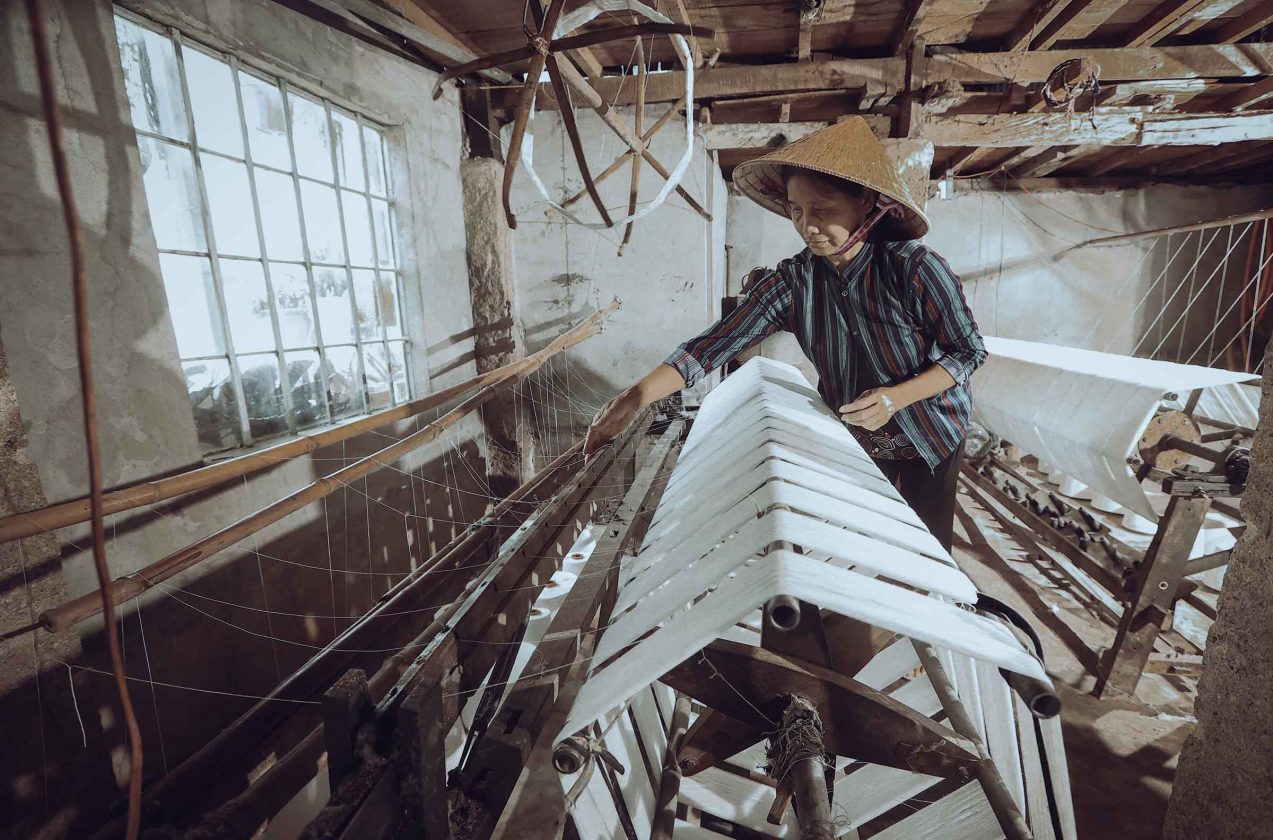 Về Đồng Tháp, thăm làng nghề dệt choàng hơn 100 năm tuổi