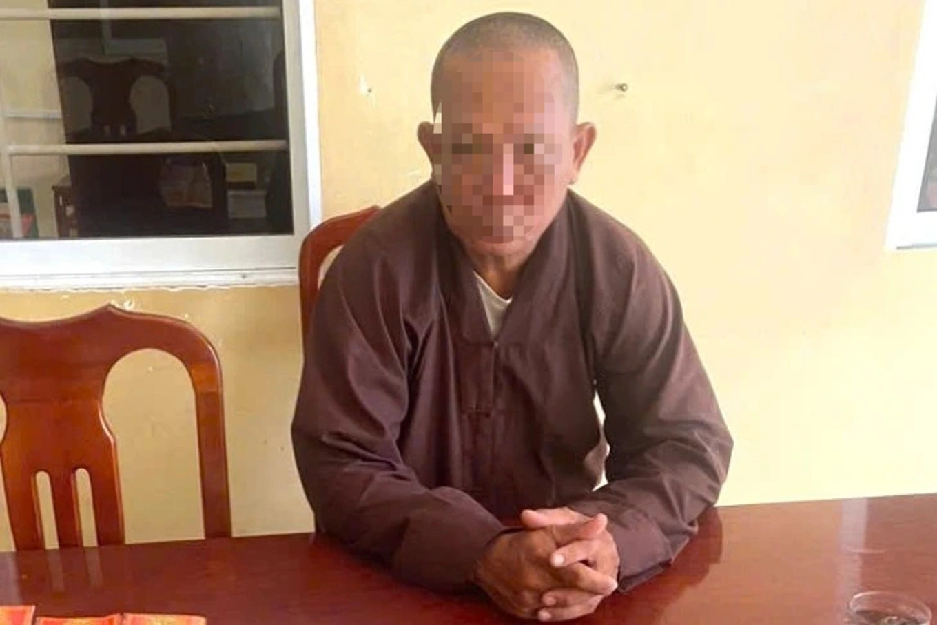 Giả danh tu sĩ đi bán nhang, kêu gọi quyên góp từ thiện để trục lợi