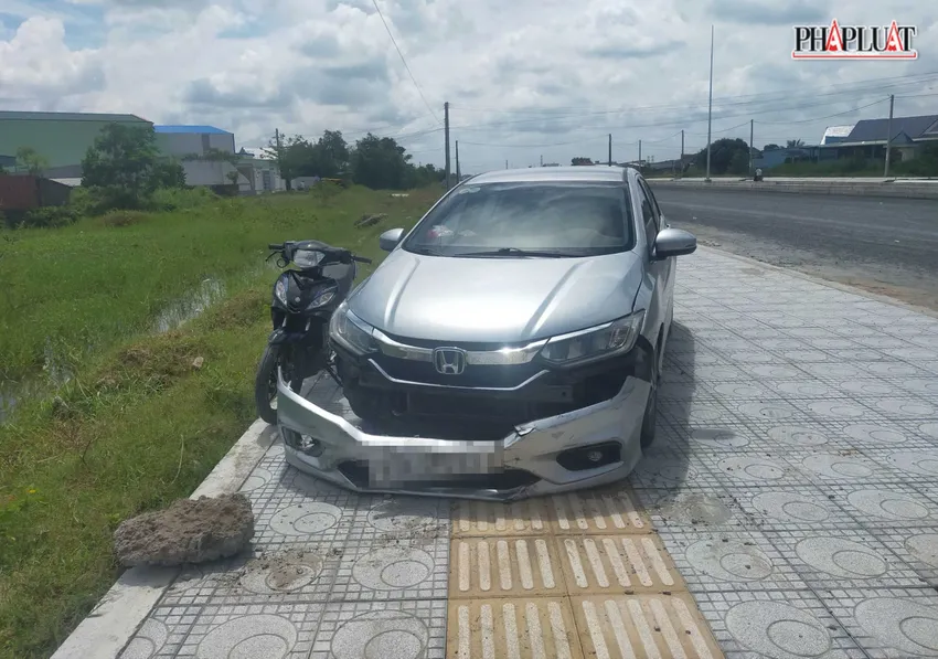 Hai kẻ trộm chó chống trả người truy bắt, cướp xe máy tẩu thoát