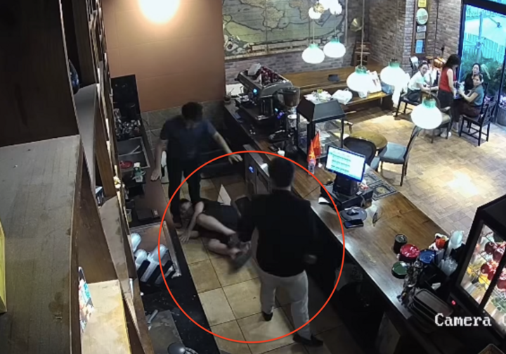 Xác minh nhân viên quán cà phê bị khách hành hung vì nhắc không hút thuốc lá