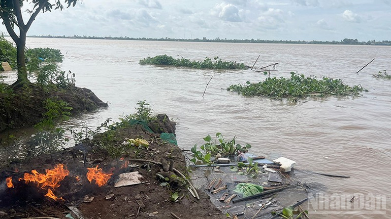 Đồng Tháp: Hơn 130 người dân của 35 hộ mất nhà, rơi vào khó khăn do sạt lở